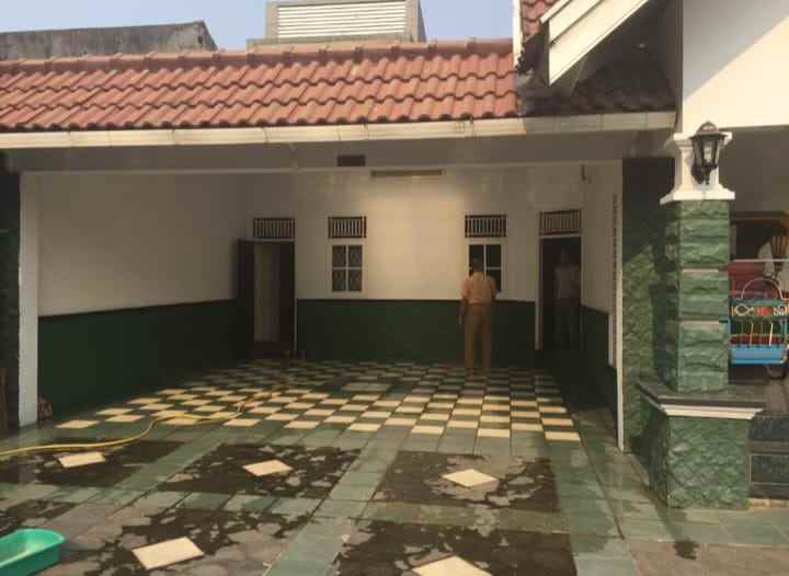 rumah ok bebas banjir di jatiwaringin asri