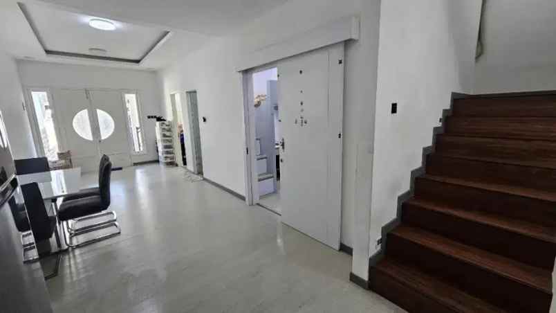 rumah pakuwon city minimalis semi furnish siap huni