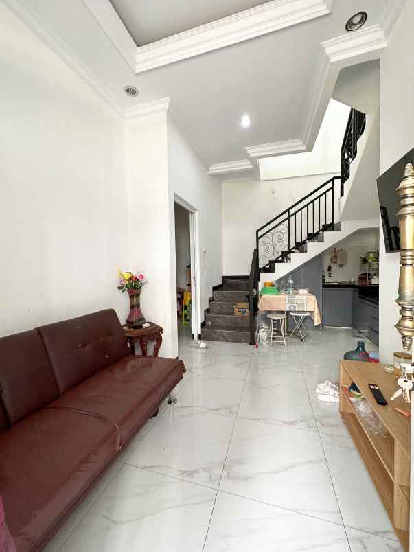 rumah secon 2 lantai di ceger cipayung jakarta timur