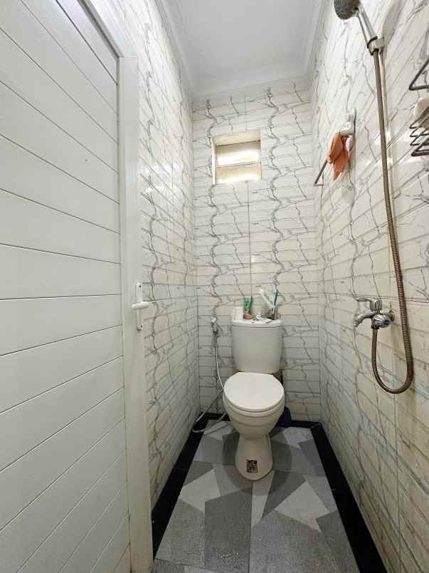 rumah secon 2 lantai di ceger cipayung jakarta timur