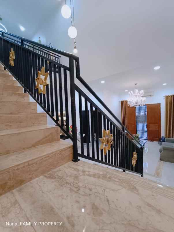 rumah second 2 lantai di joglo