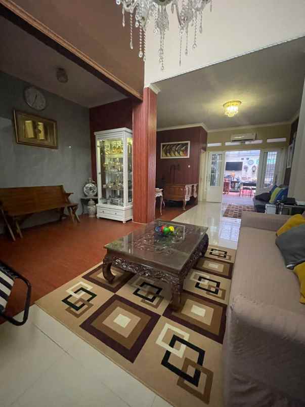 rumah second apik terawat dekat pintu tol ciputat