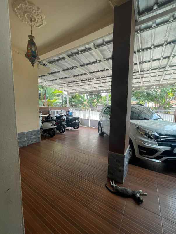 rumah second apik terawat dekat pintu tol ciputat