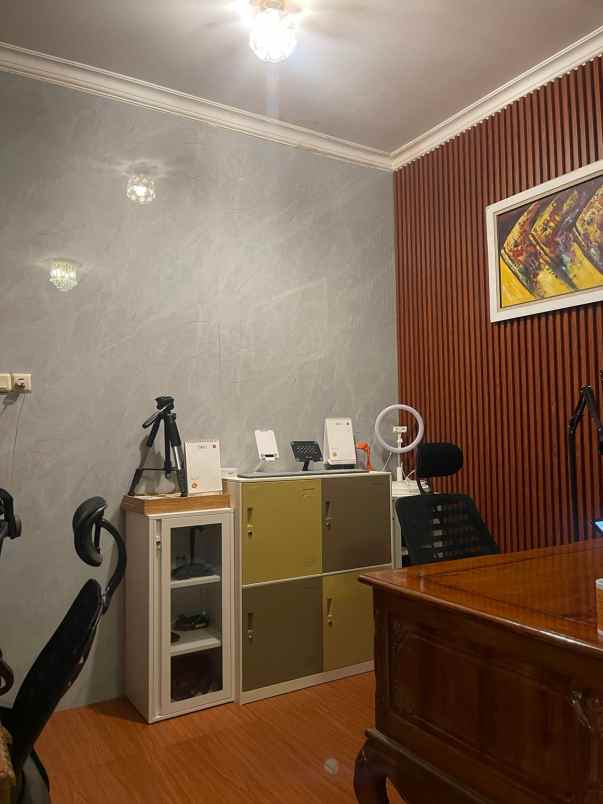 rumah second apik terawat dekat pintu tol ciputat