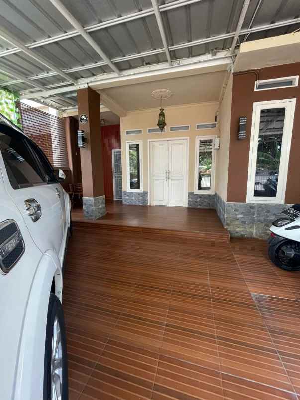 rumah second apik terawat dekat pintu tol ciputat