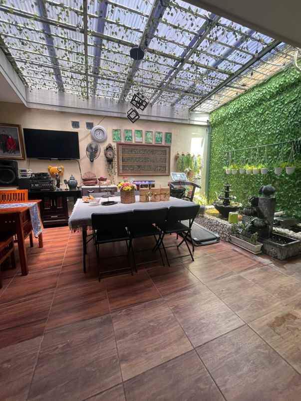 rumah second apik terawat dekat pintu tol ciputat