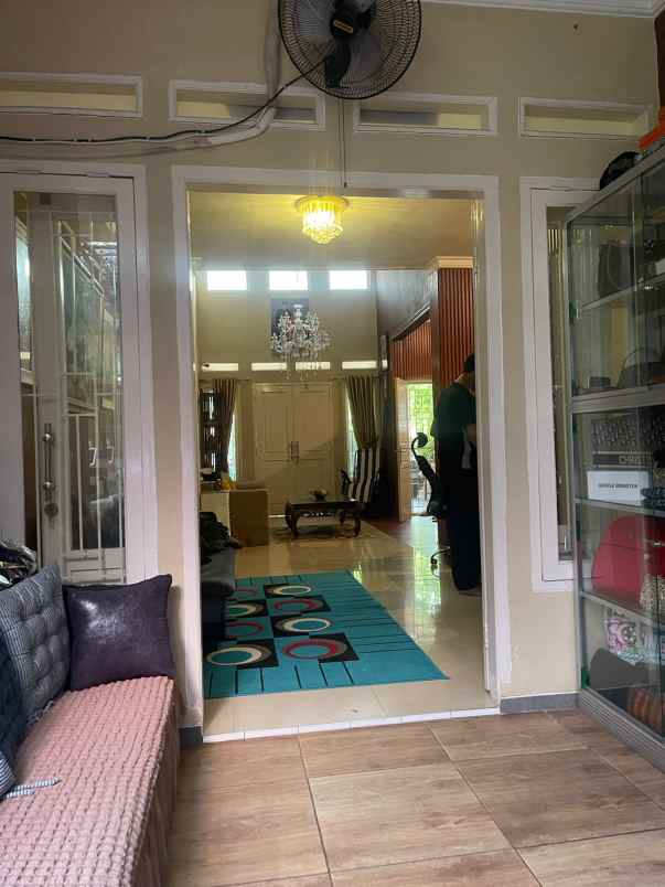 rumah second apik terawat dekat pintu tol ciputat