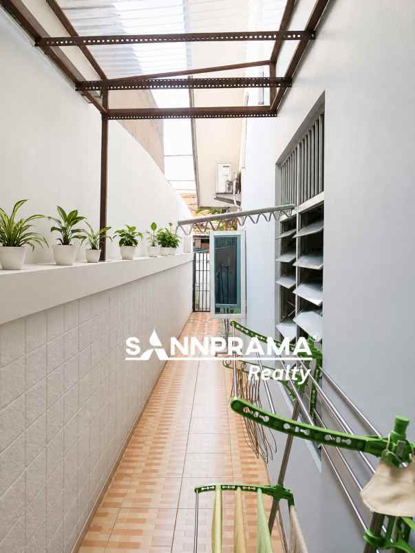 rumah second dalam komplek villa bintaro indah