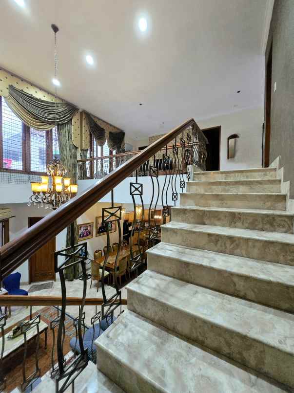 rumah second spek mewah di pondok kelapa jaktim