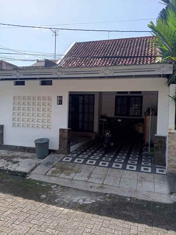 rumah second terawat di taman sari persada bogor