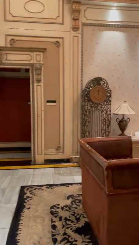 rumah strategis di menteng 100 meter ke taman suropati