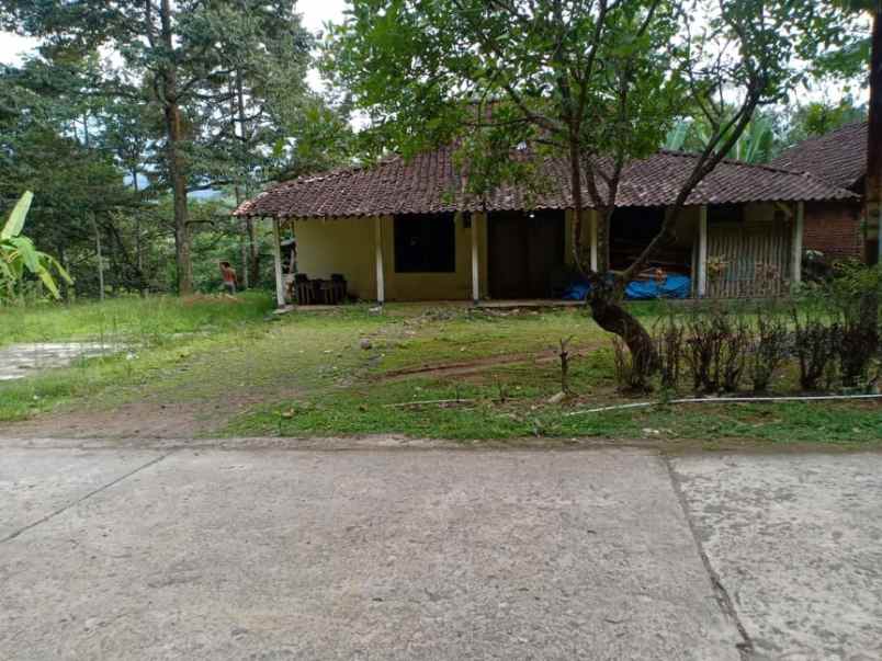 rumah timur kantor kecamatan