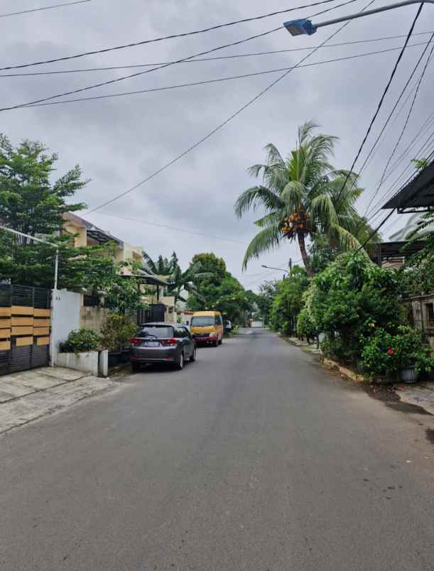 tanah shm lebar 16 di komplek billymoon pondok kelapa