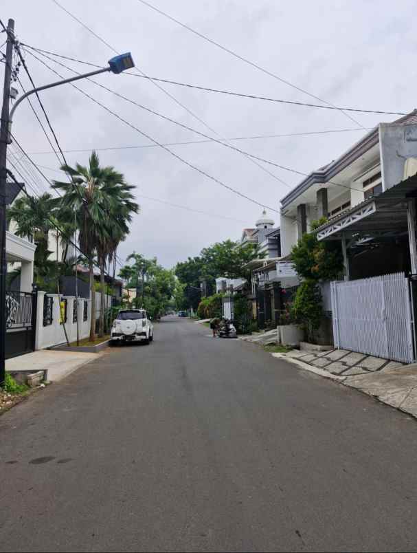 tanah shm lebar 16 di komplek billymoon pondok kelapa