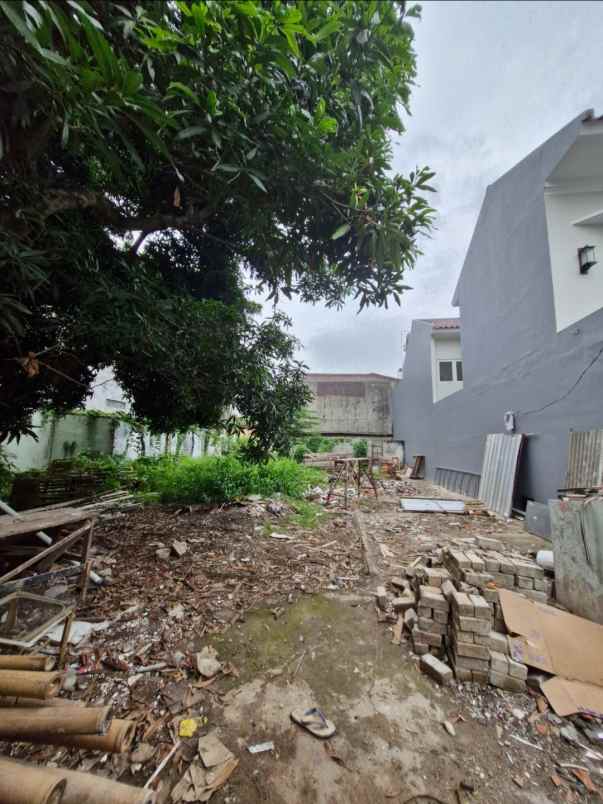 tanah shm lebar 16 di komplek billymoon pondok kelapa