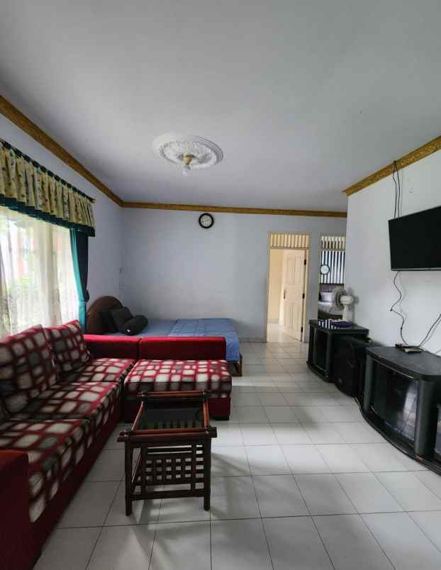 villa classic minimalis di sebelah kota bunga cipanas