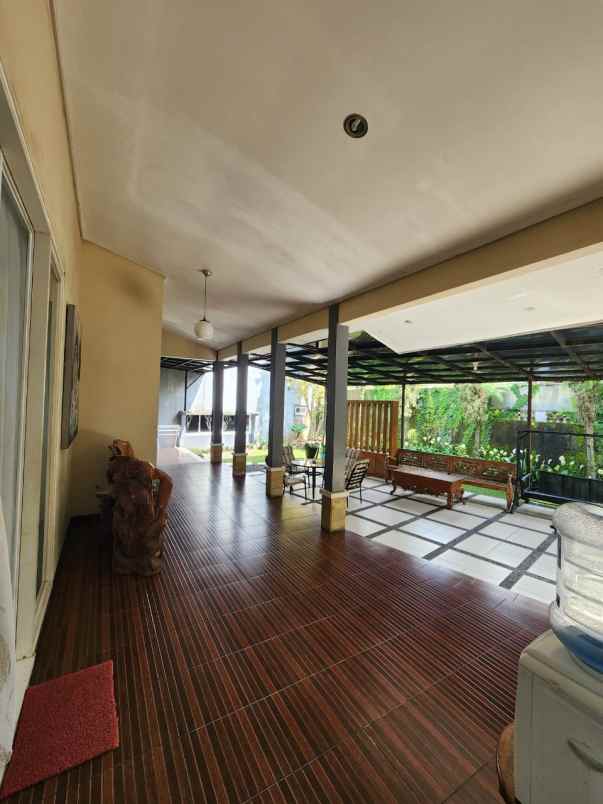 villa luas di samping istana cipanas