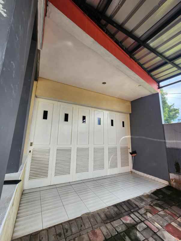 villa luas di samping istana cipanas