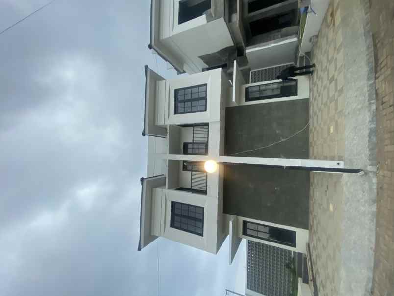 villa modern pusat kota malang