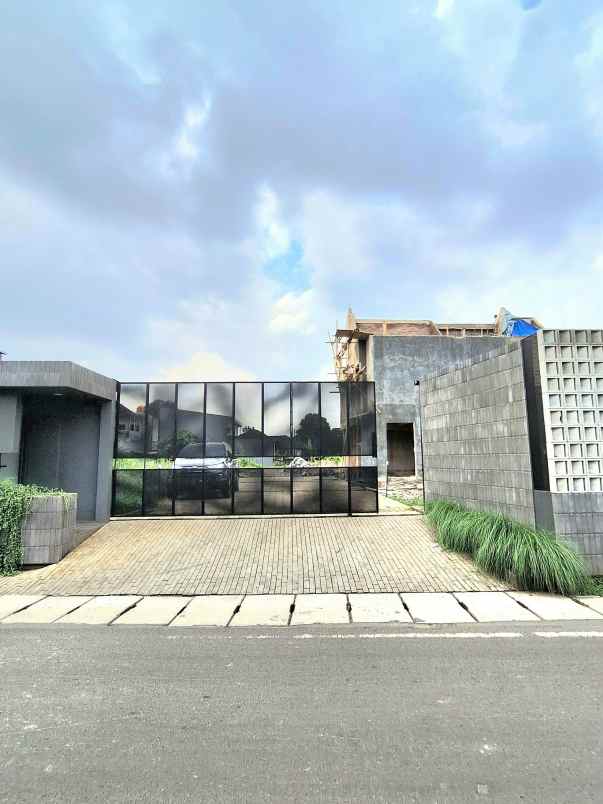 cluster pinggir jalan besar di setu cipayung