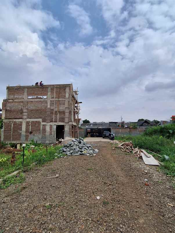 cluster pinggir jalan besar di setu cipayung