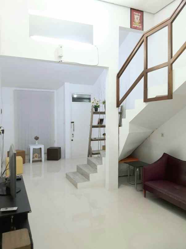 dijual cepat rumah di barata jaya gubeng surabaya