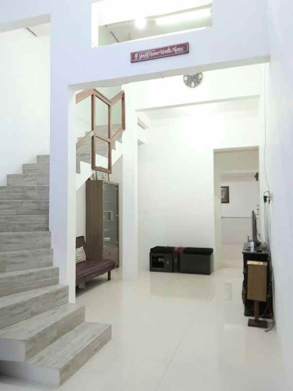 dijual cepat rumah di barata jaya gubeng surabaya