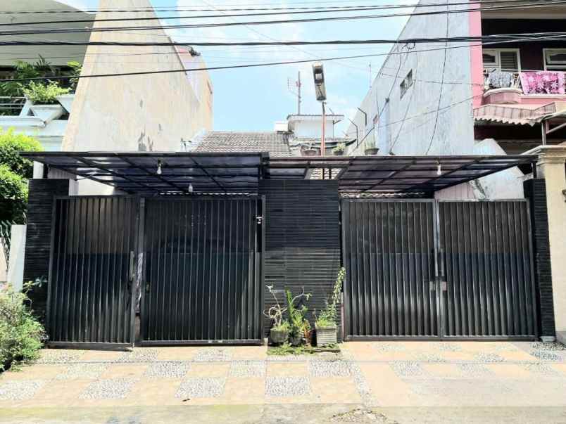 dijual cepat rumah di barata jaya gubeng surabaya