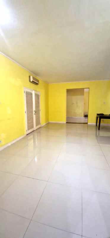 dijual cepat rumah di jln solo menteng jakarta pusat