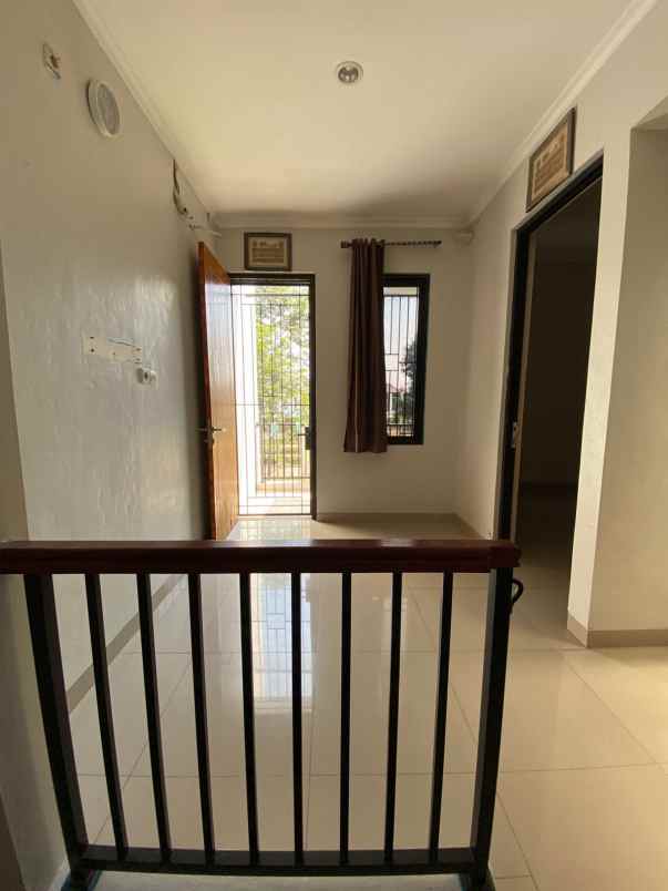 dijual cepat rumah metland transyogi