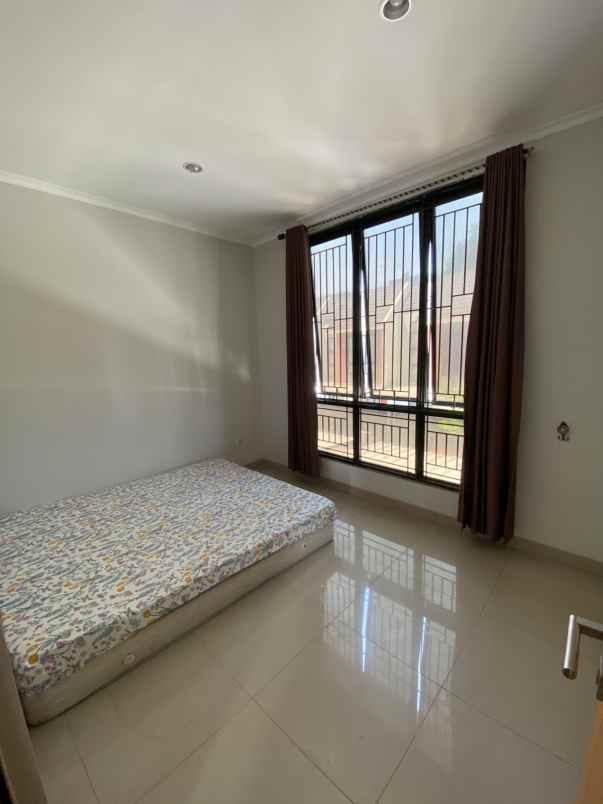 dijual cepat rumah metland transyogi