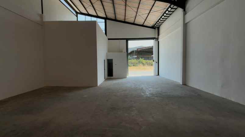 dijual gudang strategis bp ngoro
