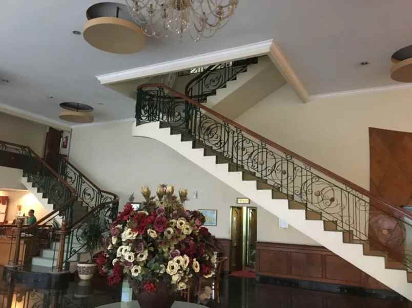 dijual hotel jl jaksa agung suprapto