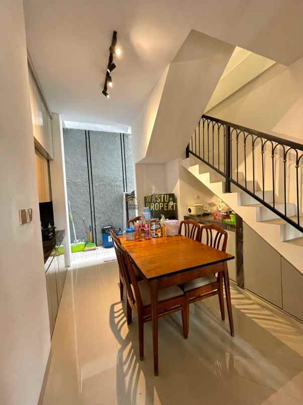 dijual kost sariharjo