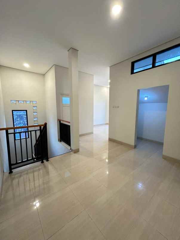 dijual rumah 2 lantai di berbah kalitirto sleman