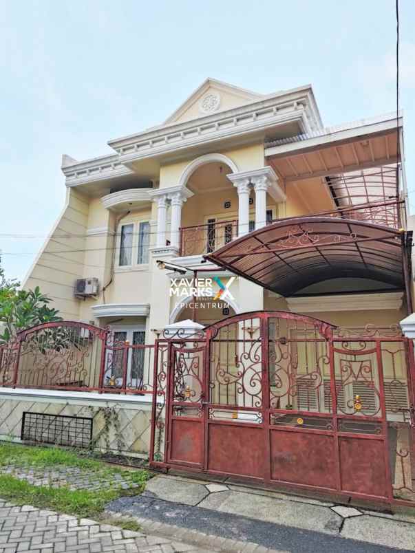 dijual rumah 2 lantai di tenggilis bagus terawat