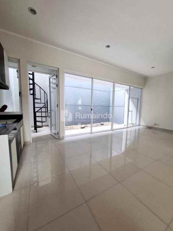 dijual rumah 2 lantai lt lb 104 120