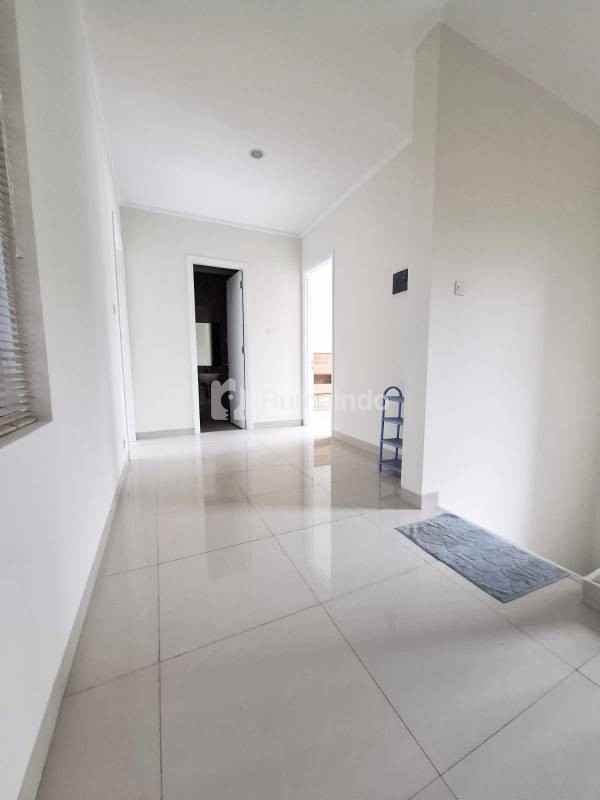 dijual rumah 2 lantai lt lb 104 120