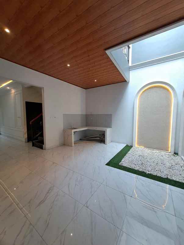 dijual rumah 2 lantai siap huni di kahfi 1 jagakarsa
