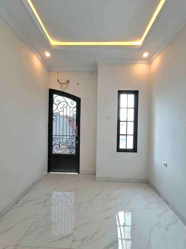dijual rumah 2 lantai siap huni di kahfi 1 jagakarsa