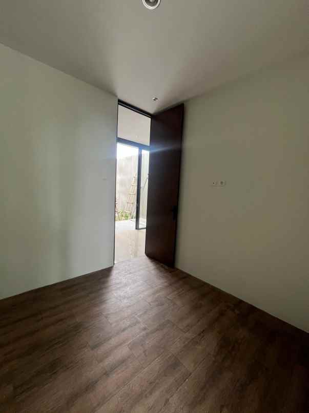 dijual rumah 500 meter jl kebon agung