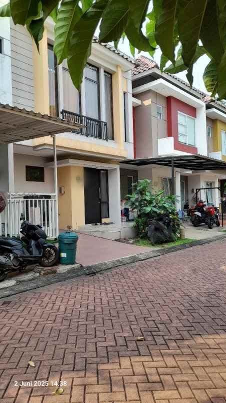 dijual rumah alamat malibu village jl