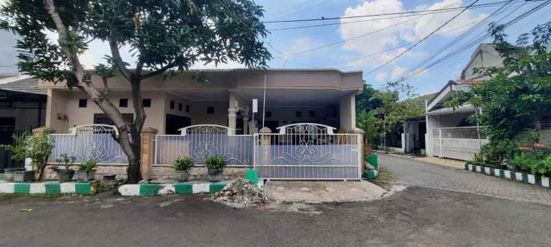 dijual rumah babatan indah