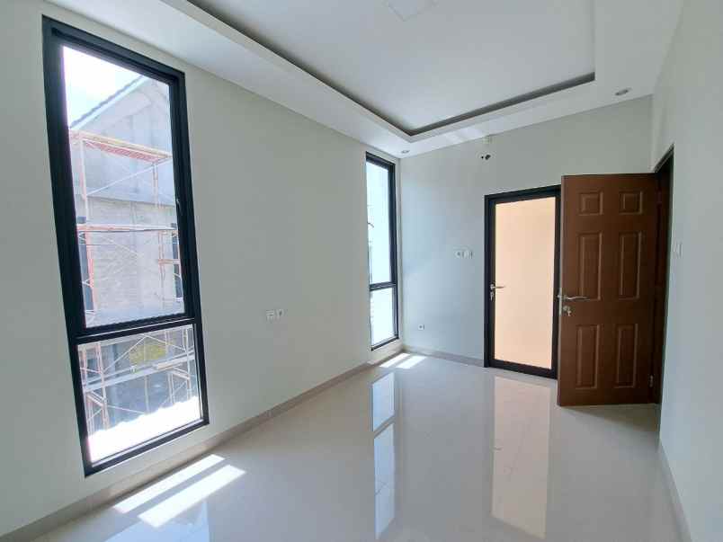 dijual rumah bambu apus