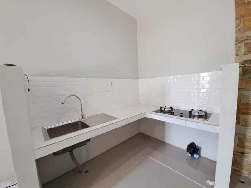 dijual rumah bambu apus