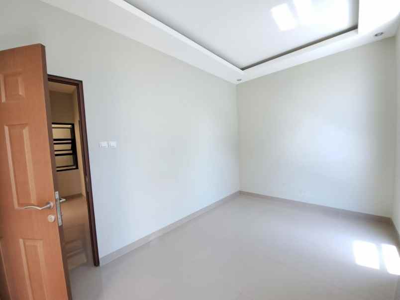 dijual rumah bambu apus