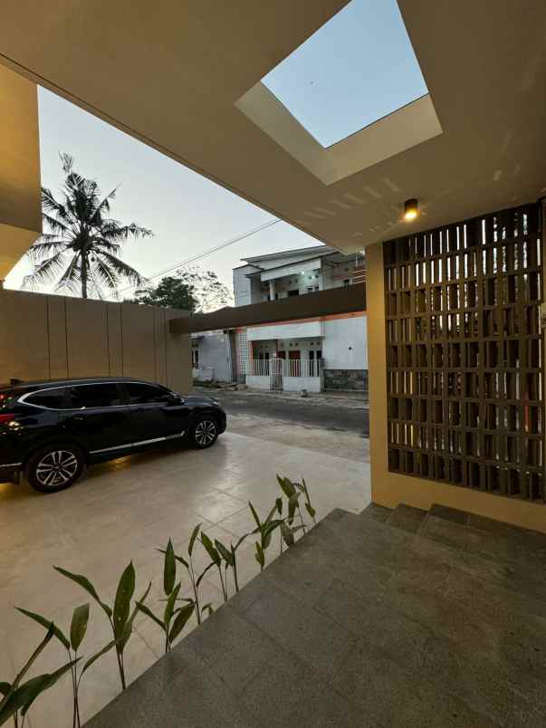 dijual rumah banjeng maguwoharjo