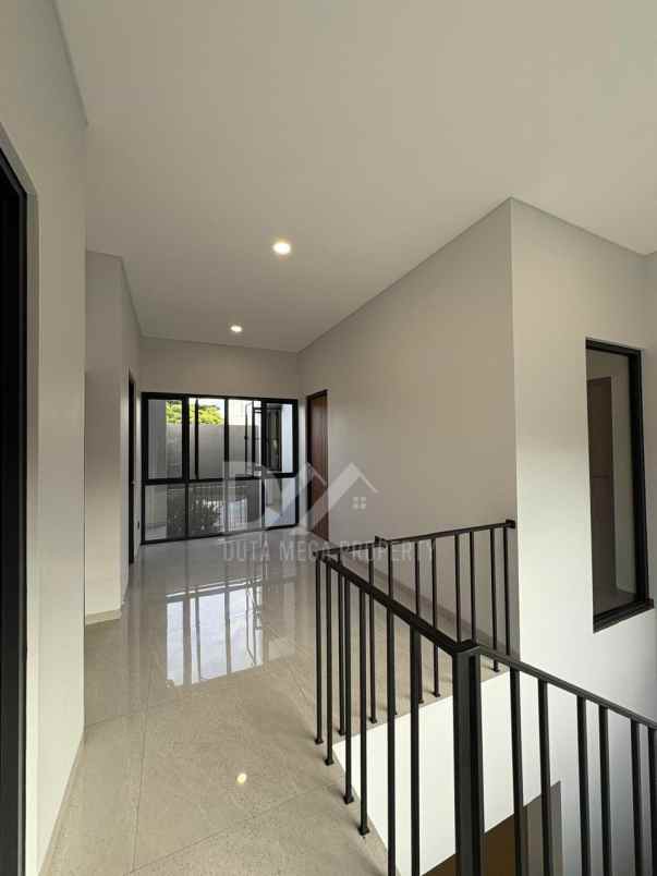 dijual rumah baru di kencana loka bsd