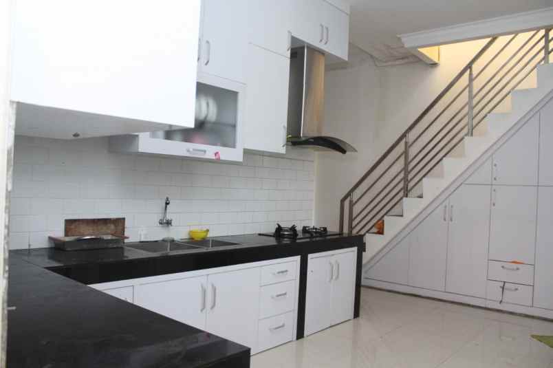 dijual rumah billymoon pondok kelapa