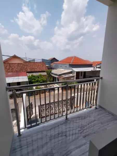 dijual rumah candi penataran manyaran